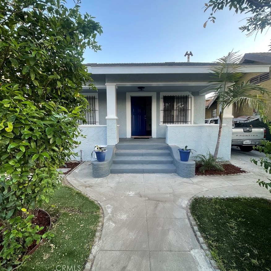 876 35th St, Los Angeles CA  90011-2804 exterior