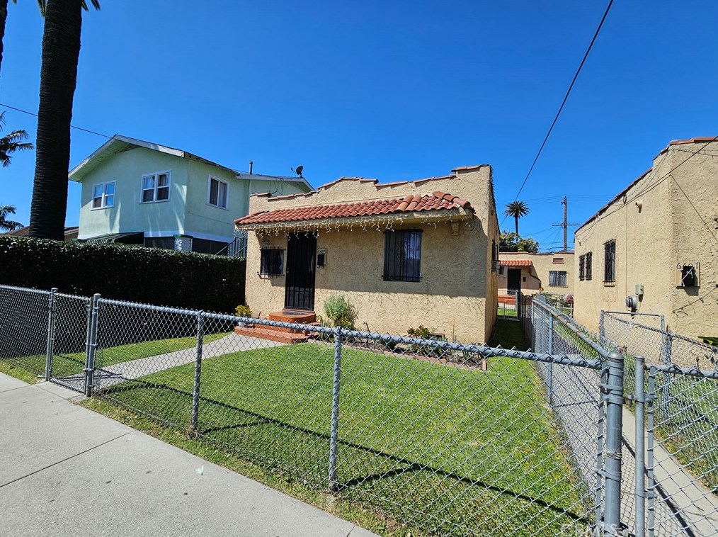 6401 Converse Ave, Los Angeles CA  90001-1719 exterior