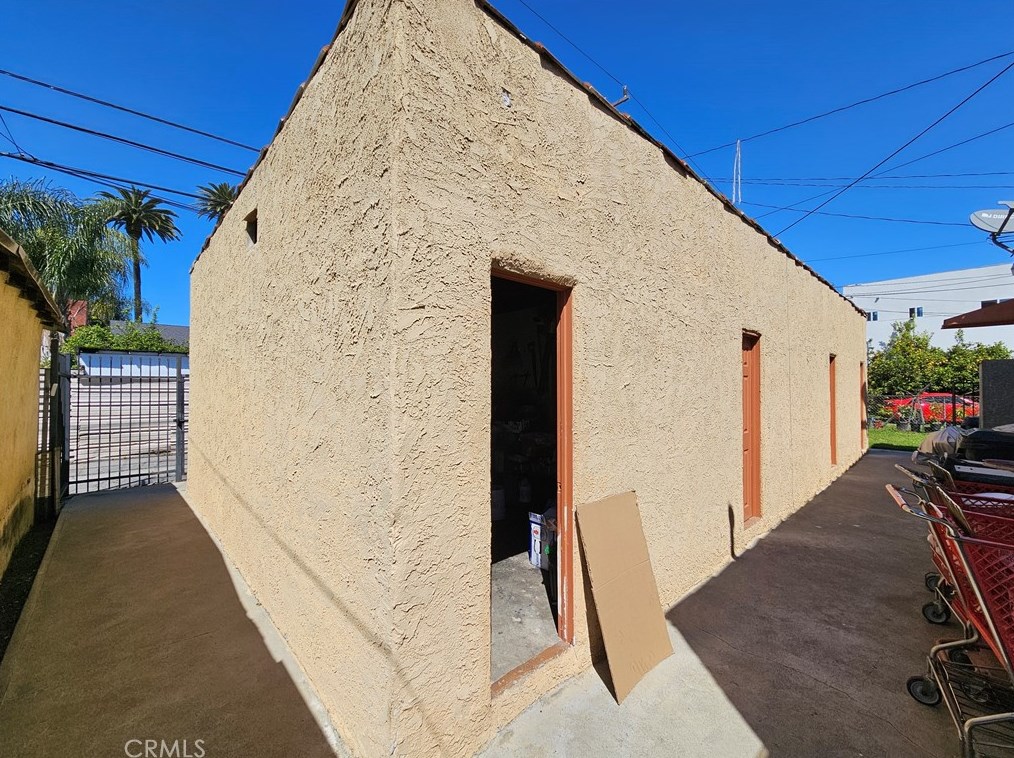 6401 Converse Ave, Los Angeles CA  90001-1411 exterior