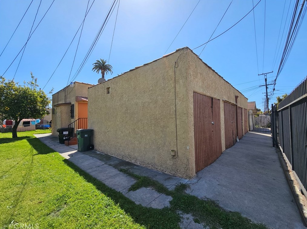 6401 Converse Ave, Los Angeles CA  90001-1411 exterior
