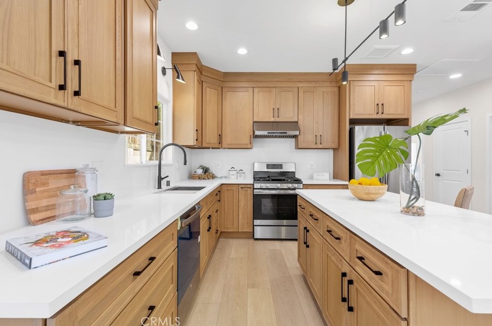 16396 Sandalwood St, Santa Ana CA  92708-1941 exterior