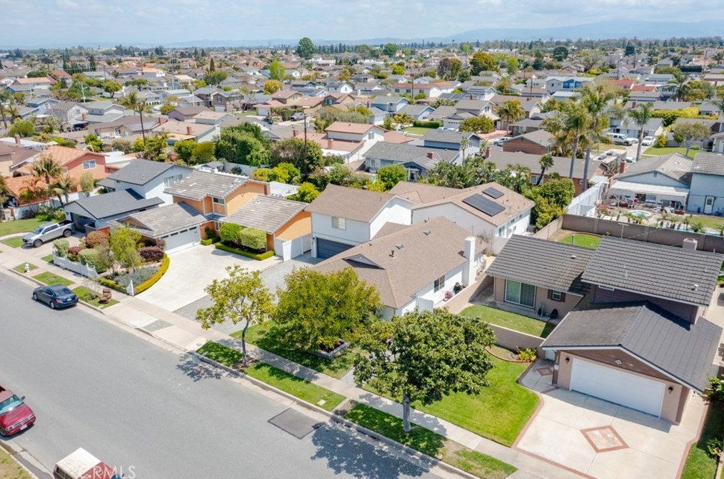 16396 Sandalwood St, Santa Ana CA  92708-1941 exterior