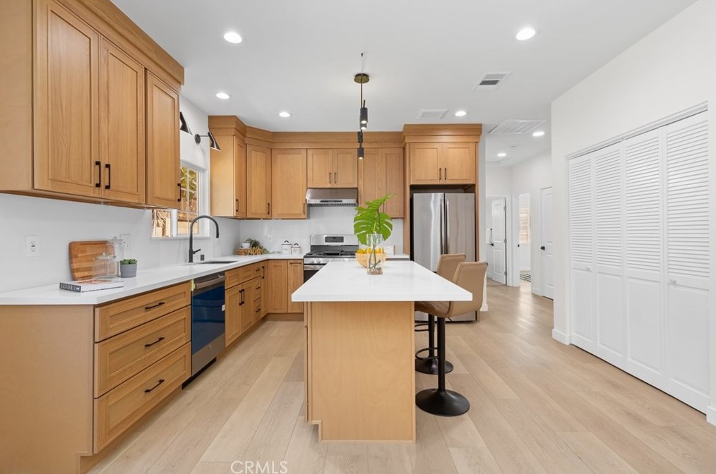 16396 Sandalwood St, Santa Ana CA  92708-1941 exterior