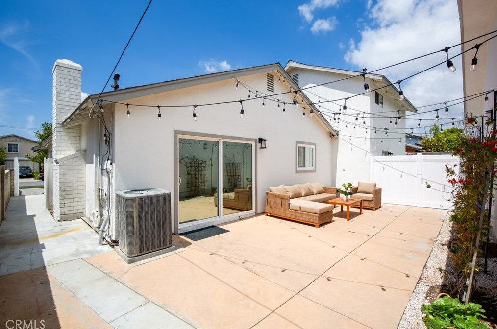 16396 Sandalwood St, Santa Ana CA  92708-1941 exterior