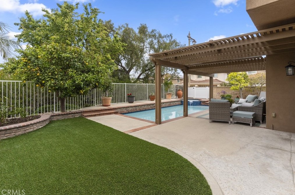 500 Laureltree Dr, Anaheim CA  92808-1626 exterior