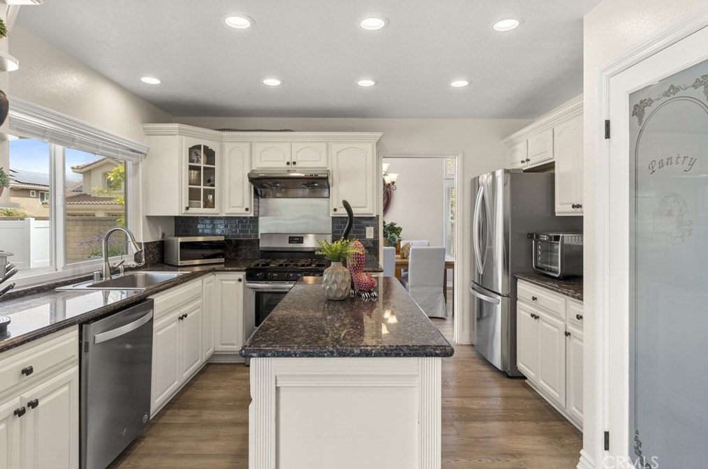 500 Laureltree Dr, Anaheim CA  92808-1626 exterior
