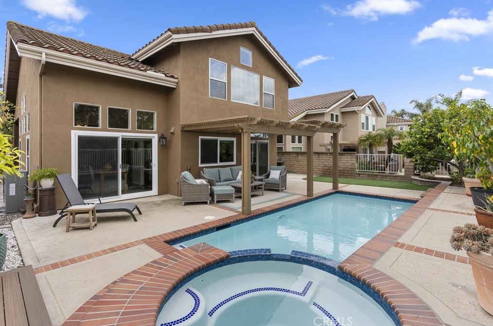 500 Laureltree Dr, Anaheim CA  92808-1626 exterior