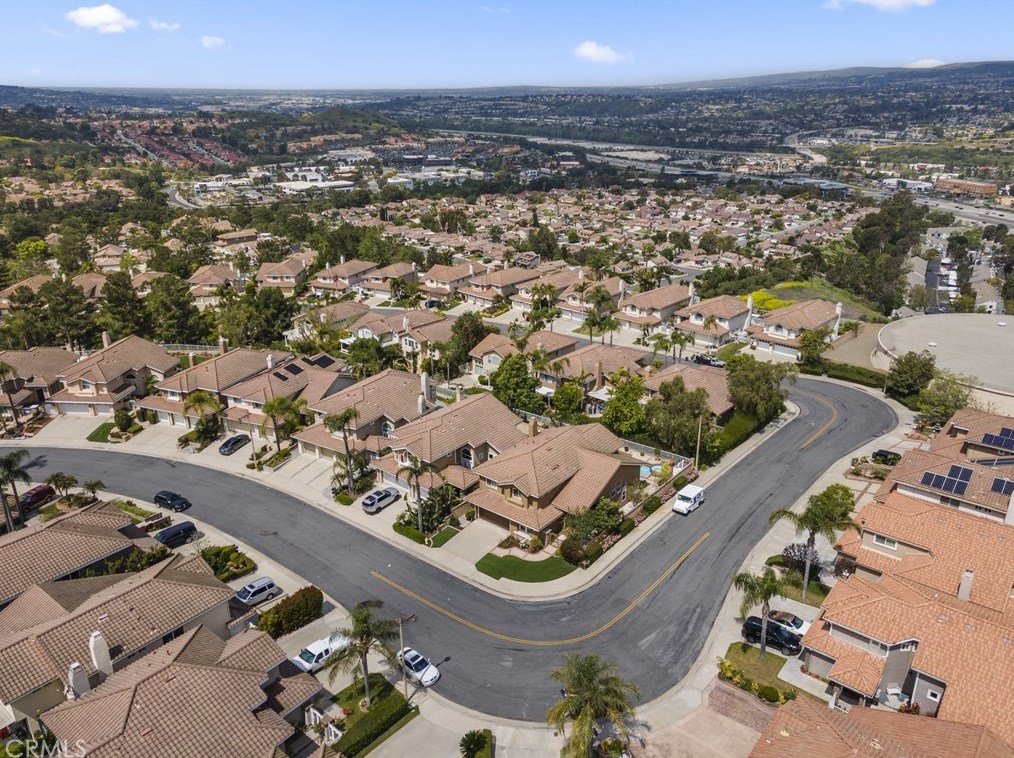 500 Laureltree Dr, Anaheim CA  92808-1626 exterior