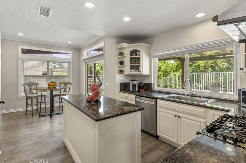 500 Laureltree Dr, Anaheim CA  92808-1626 exterior