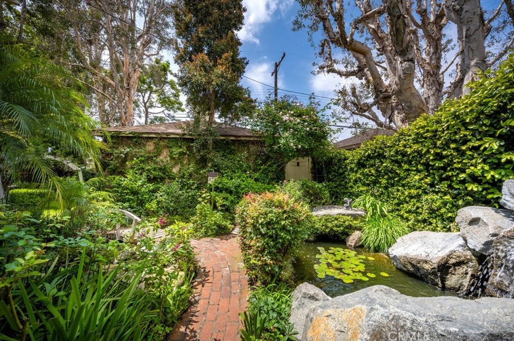 11614 Regent St, Los Angeles CA  90066-3322 exterior