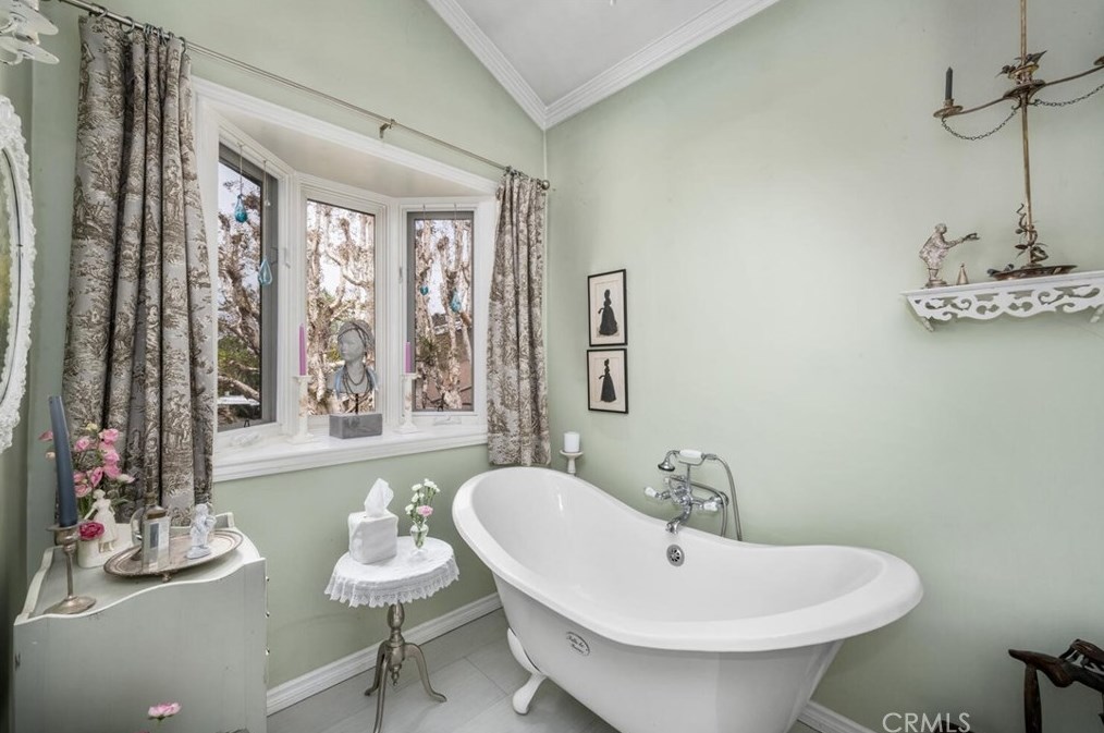 11614 Regent St, Los Angeles CA  90066-3322 exterior