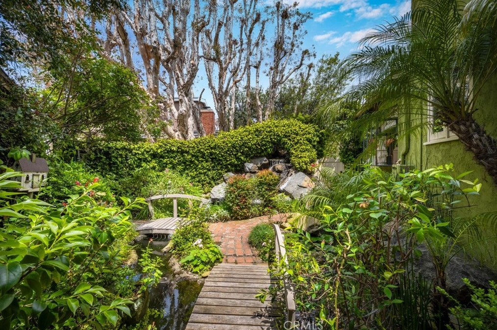 11614 Regent St, Los Angeles CA  90066-3322 exterior