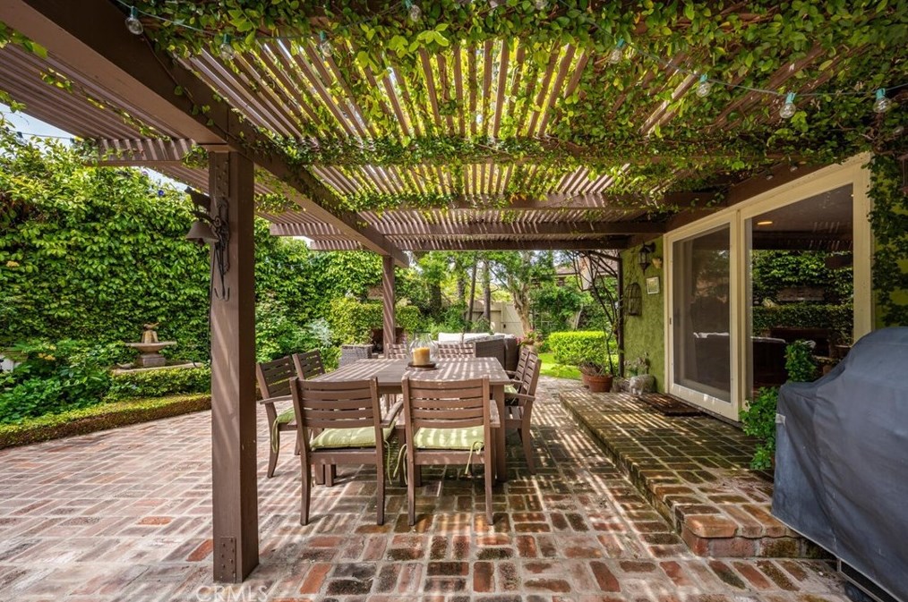 11614 Regent St, Los Angeles CA  90066-3322 exterior