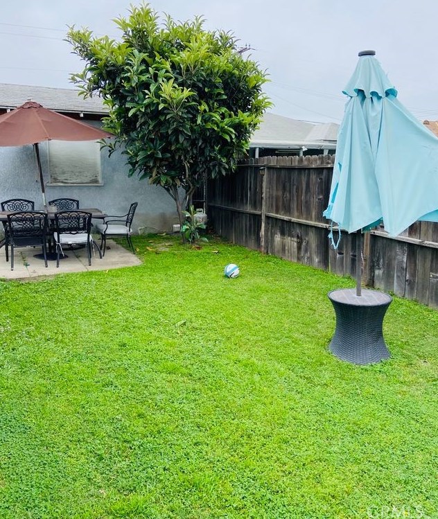 8757 Dunbar St, Bellflower CA 90706-4311 exterior