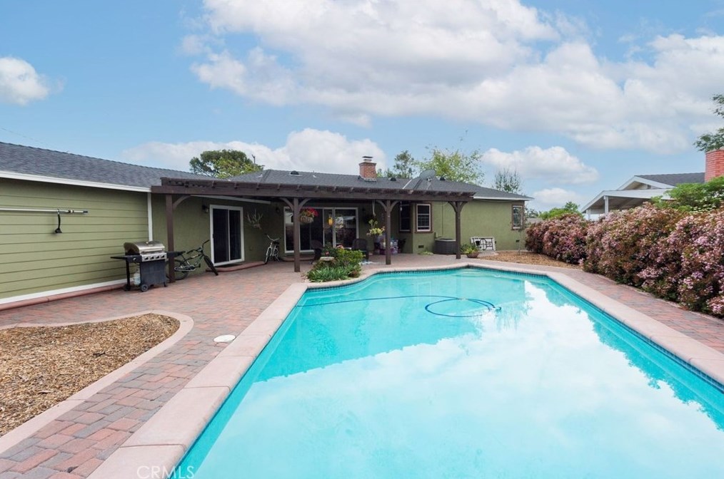 1101 Fern Dr, Fullerton CA 92833-2361 exterior