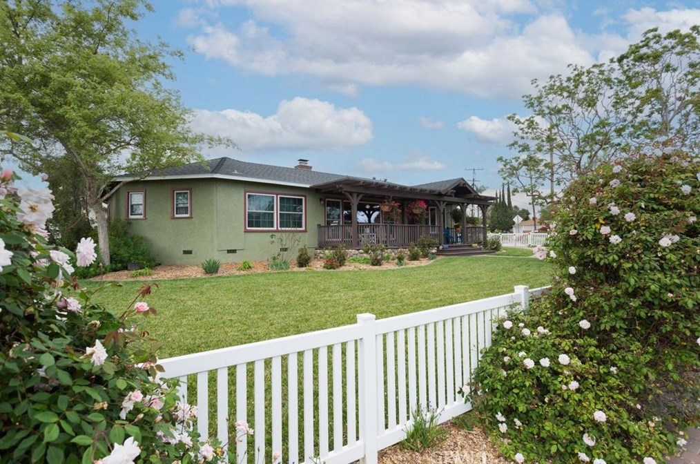 1101 Fern Dr, Fullerton CA 92833-2361 exterior