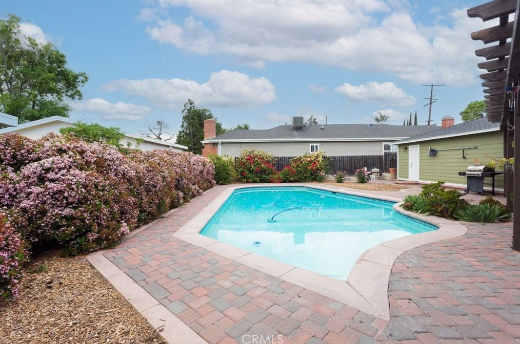 1101 Fern Dr, Fullerton CA 92833-2361 exterior