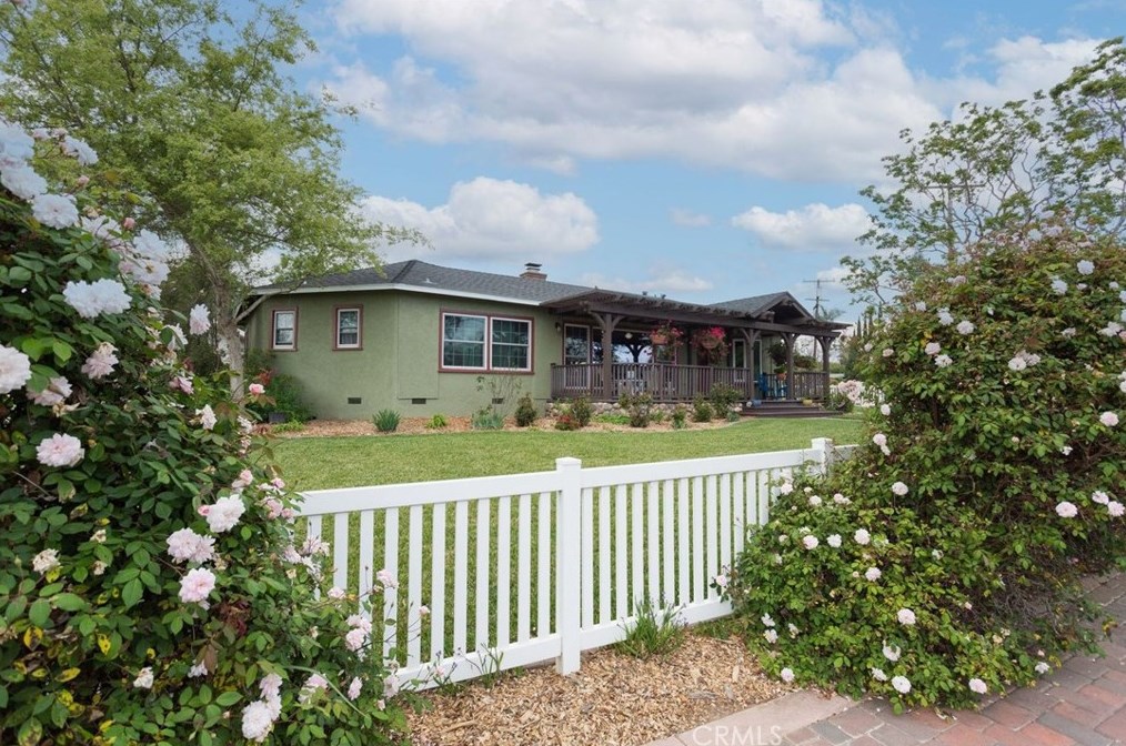 1101 Fern Dr, Fullerton CA 92833-2361 exterior