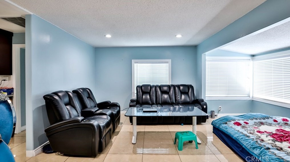 10122 Larson Ave, Garden Grove CA  92843-1037 exterior