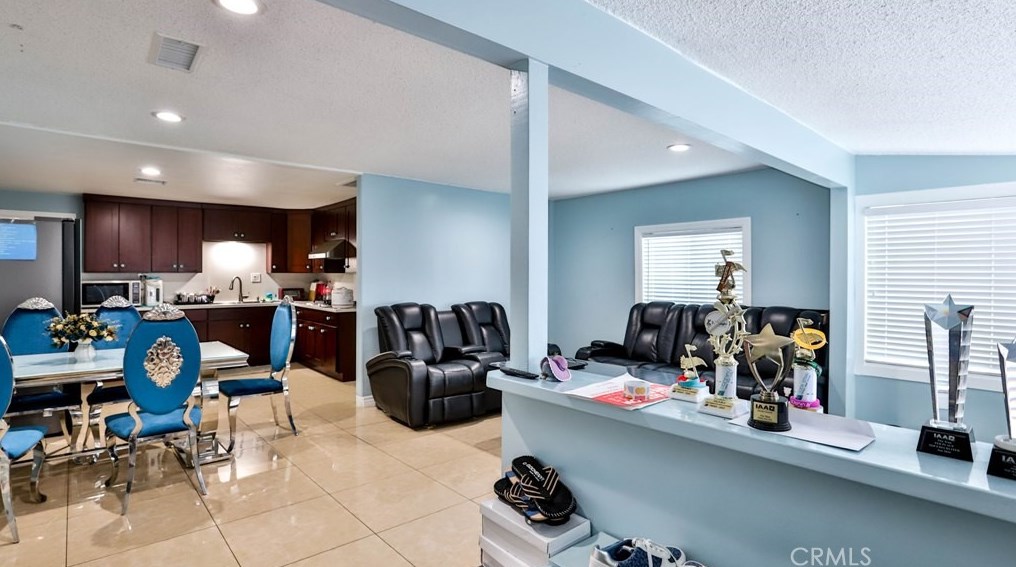 10122 Larson Ave, Garden Grove CA  92843-1037 exterior