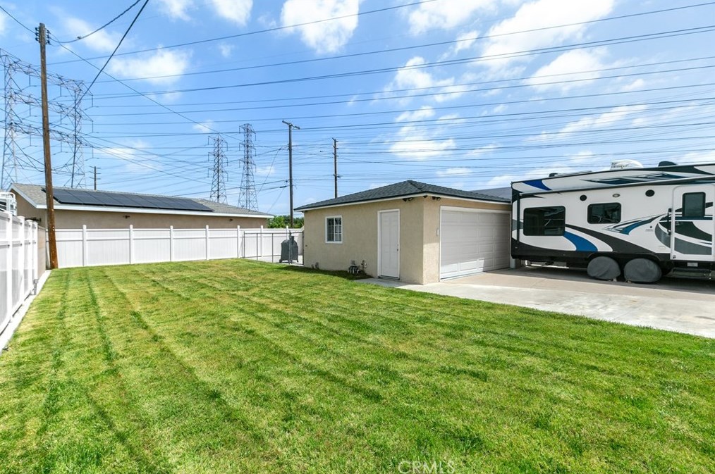 5737 Rocket St, Lakewood CA  90713-1077 exterior
