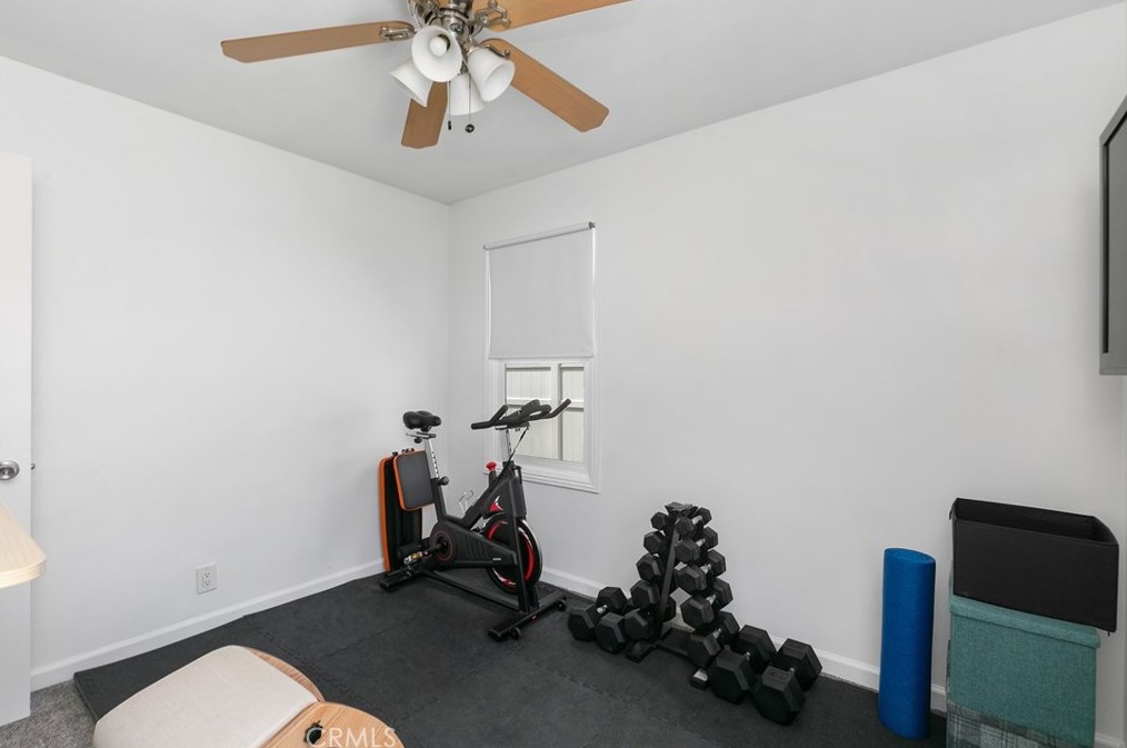5737 Rocket St, Lakewood CA  90713-1077 exterior