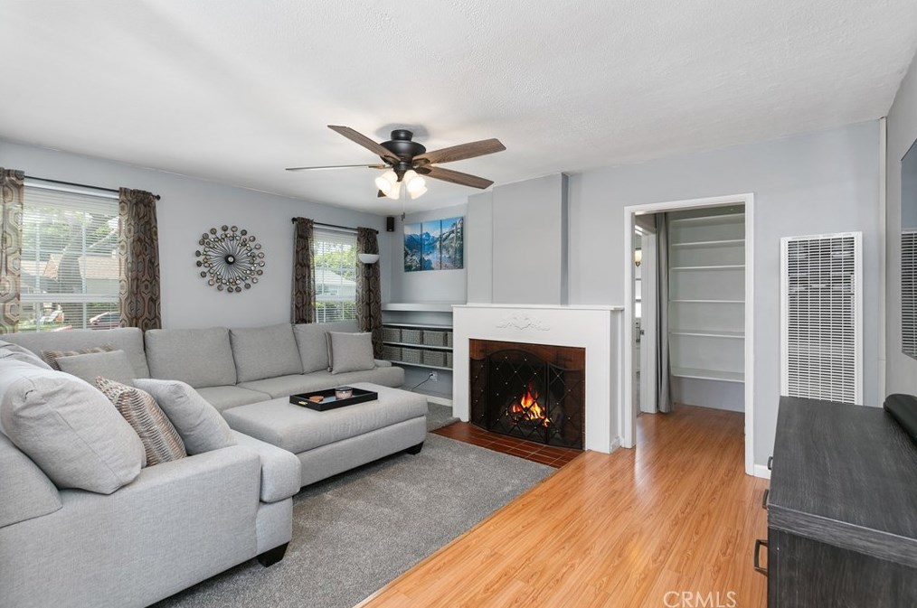 5737 Rocket St, Lakewood CA  90713-1077 exterior