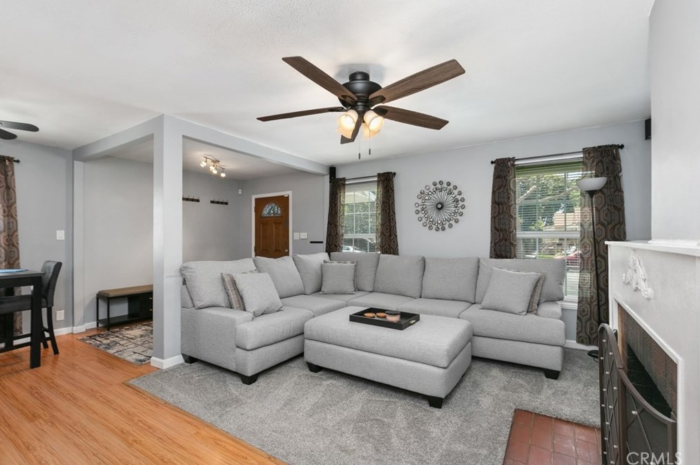5737 Rocket St, Lakewood CA  90713-1077 exterior