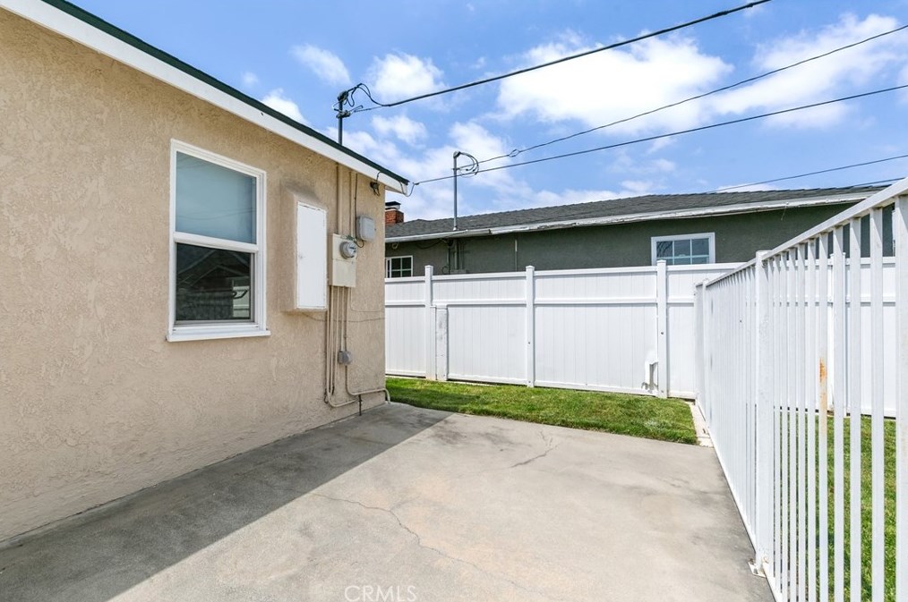 5737 Rocket St, Lakewood CA  90713-1077 exterior