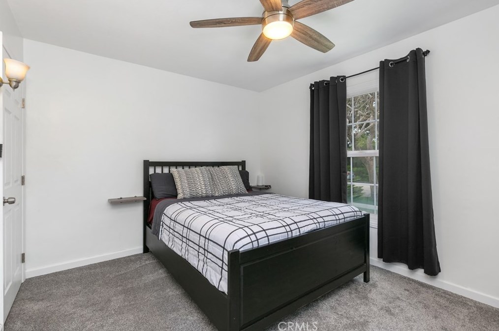5737 Rocket St, Lakewood CA  90713-1077 exterior