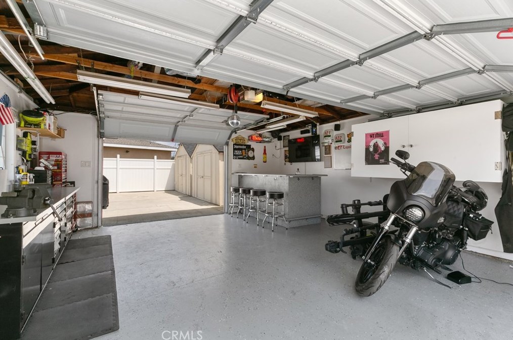 5737 Rocket St, Lakewood CA  90713-1077 exterior