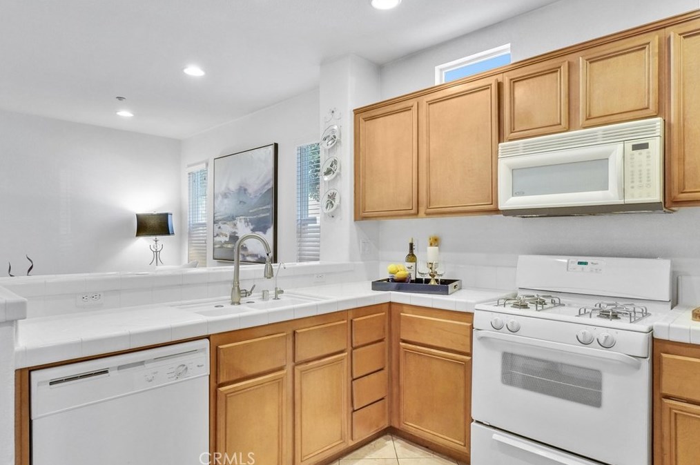 1372 Mc Fadden Dr, Fullerton CA  92833-5604 exterior