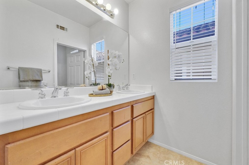 1372 Mc Fadden Dr, Fullerton CA  92833-5604 exterior