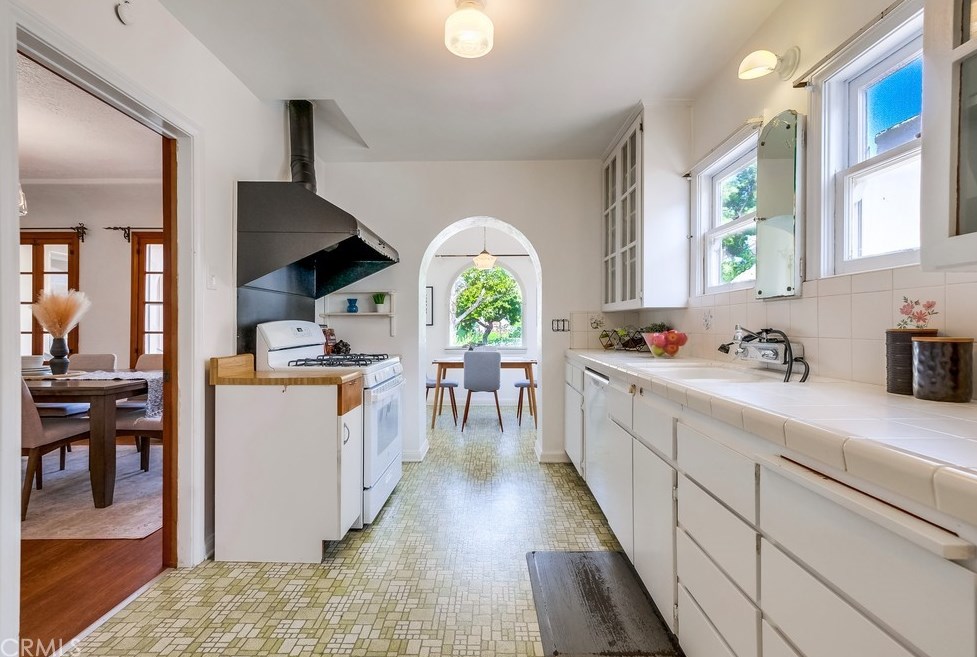 3565 Lemon Ave, Long Beach CA  90807-4747 exterior