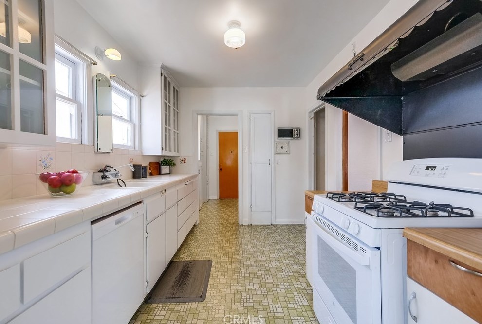 3565 Lemon Ave, Long Beach CA  90807-4747 exterior