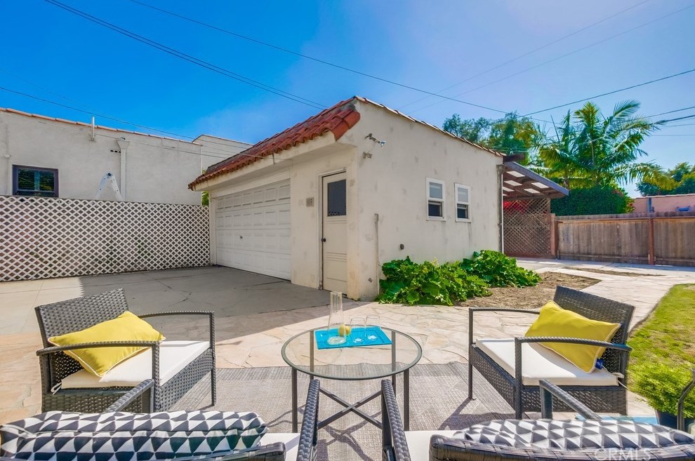 3565 Lemon Ave, Long Beach CA  90807-4747 exterior