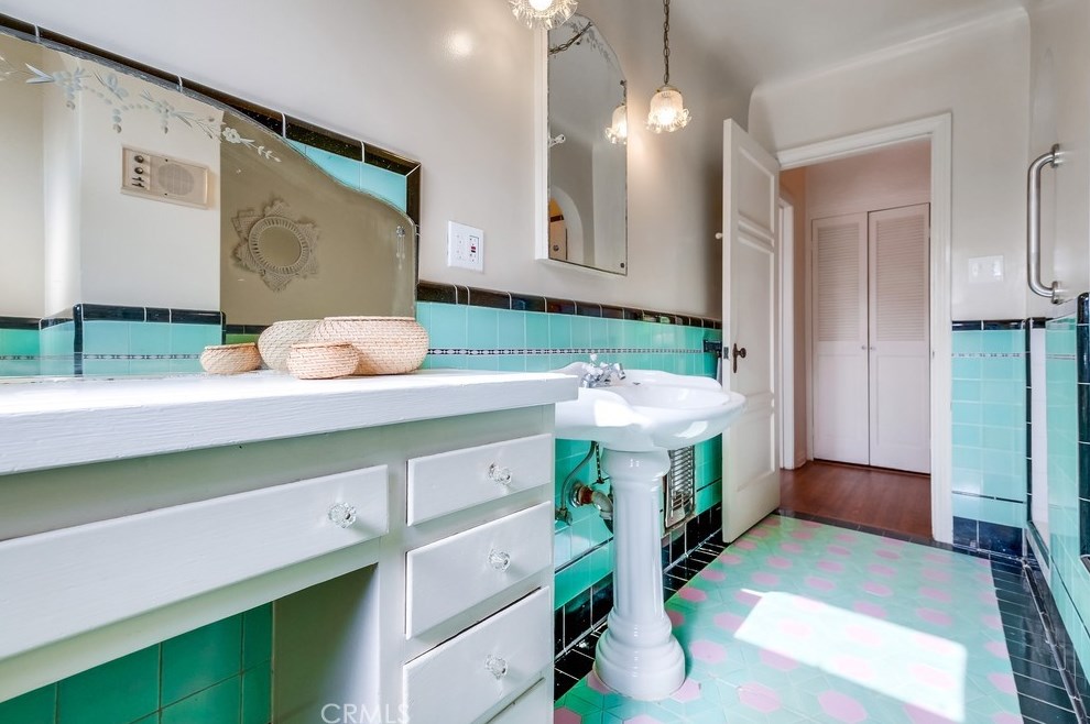 3565 Lemon Ave, Long Beach CA  90807-4747 exterior