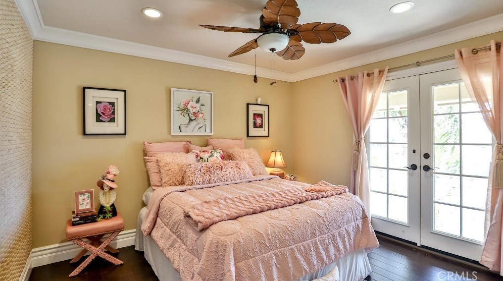 6671 Crista Palma Dr, Huntington Beach CA  92647-6665 exterior