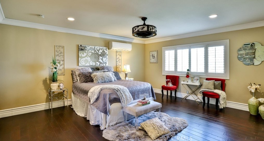 6671 Crista Palma Dr, Huntington Beach CA  92647-6665 exterior
