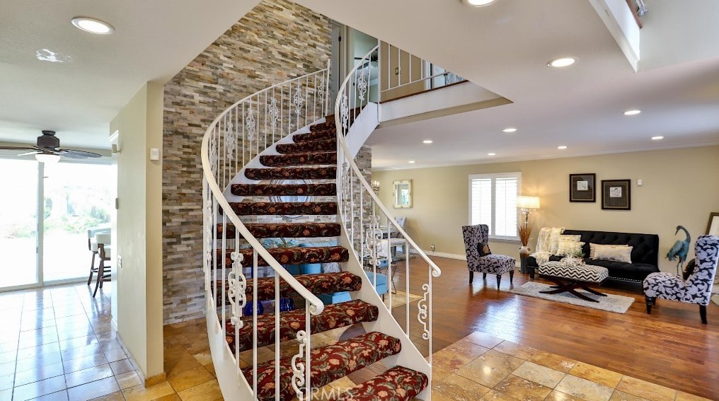 6671 Crista Palma Dr, Huntington Beach CA  92647-6665 exterior