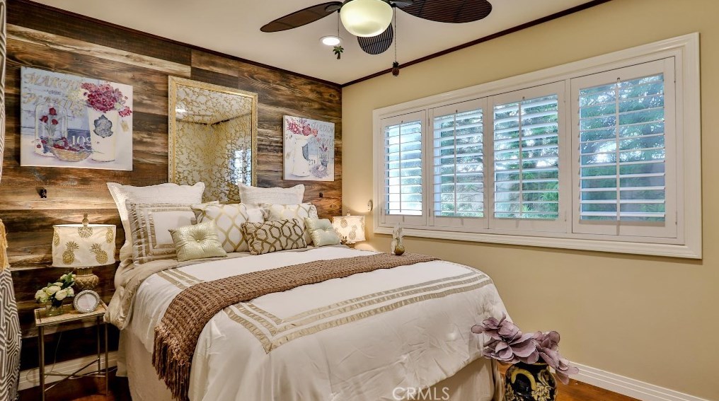 6671 Crista Palma Dr, Huntington Beach CA  92647-6665 exterior