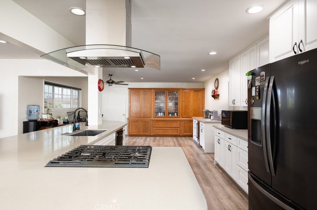 15757 Creswick Dr, La Mirada CA  90638-1504 exterior