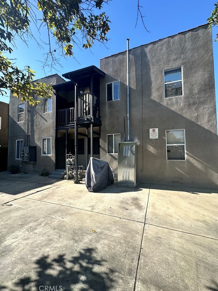 930 11th St, Long Beach CA  90813-3577 exterior
