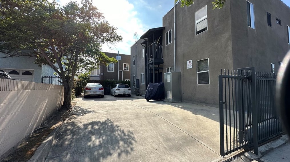 930 11th St, Long Beach CA  90813-3577 exterior
