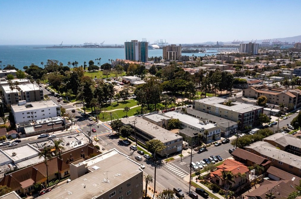231 Junipero Ave, Long Beach CA  90803-5759 exterior