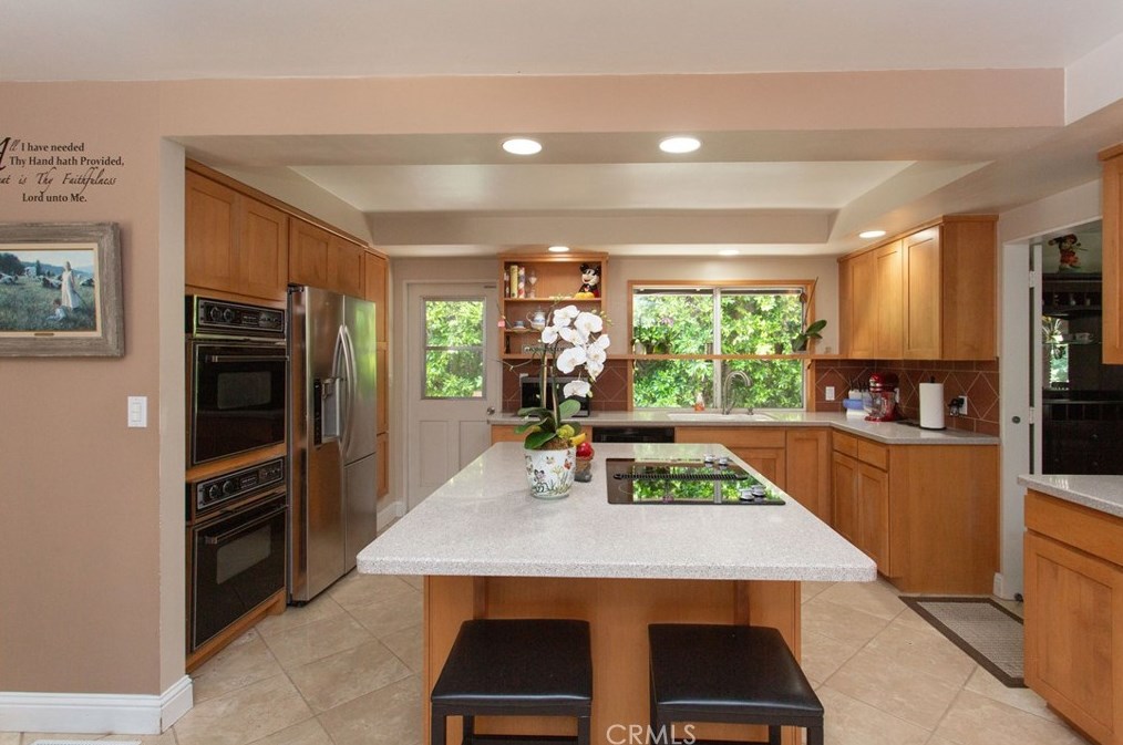 1201 Valencia Mesa Dr, Fullerton CA 92833-2219 exterior