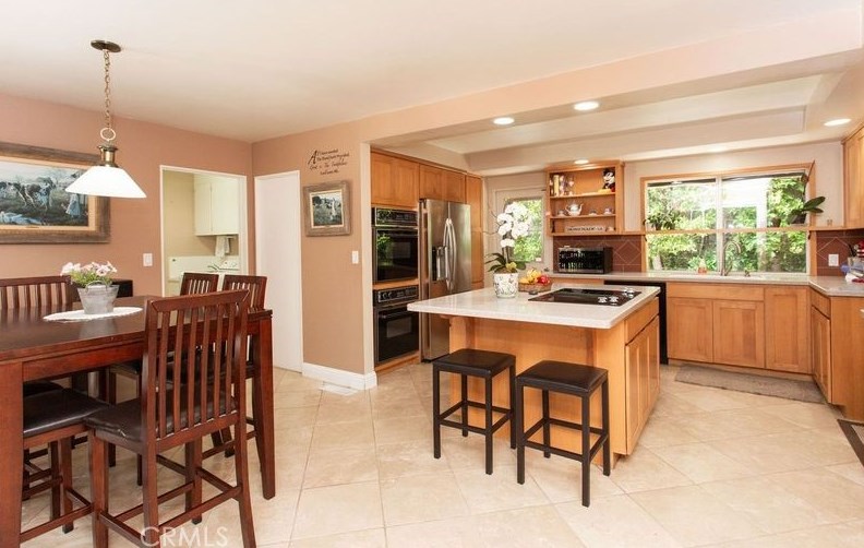 1201 Valencia Mesa Dr, Fullerton CA 92833-2219 exterior