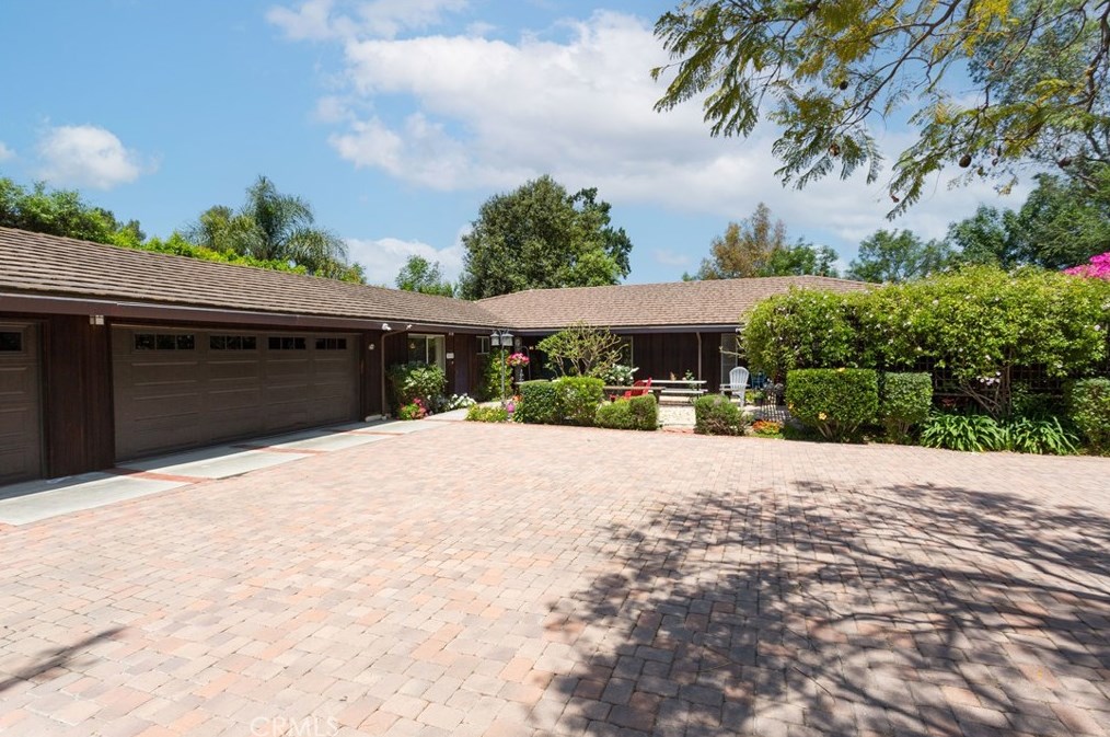 1201 Valencia Mesa Dr, Fullerton CA 92833-2219 exterior