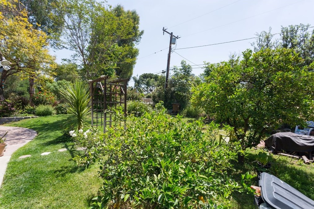 1201 Valencia Mesa Dr, Fullerton CA 92833-2219 exterior