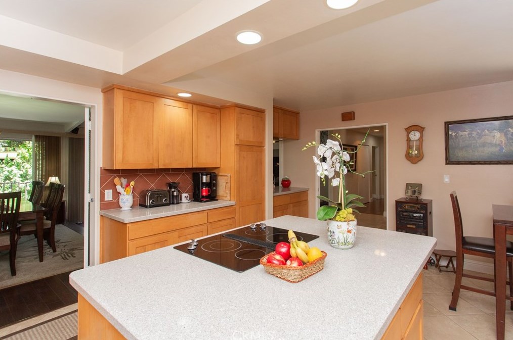 1201 Valencia Mesa Dr, Fullerton CA 92833-2219 exterior